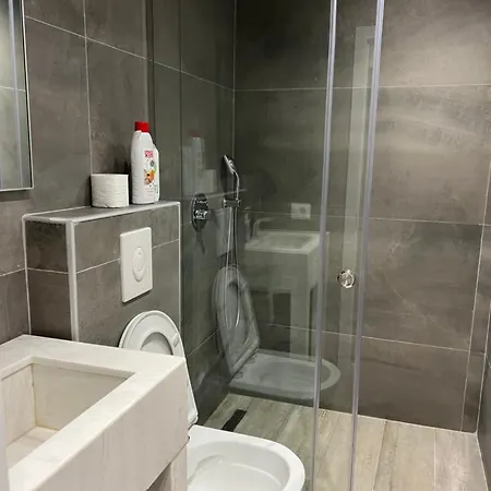 - Myslym Shyri Apartmán Tirana