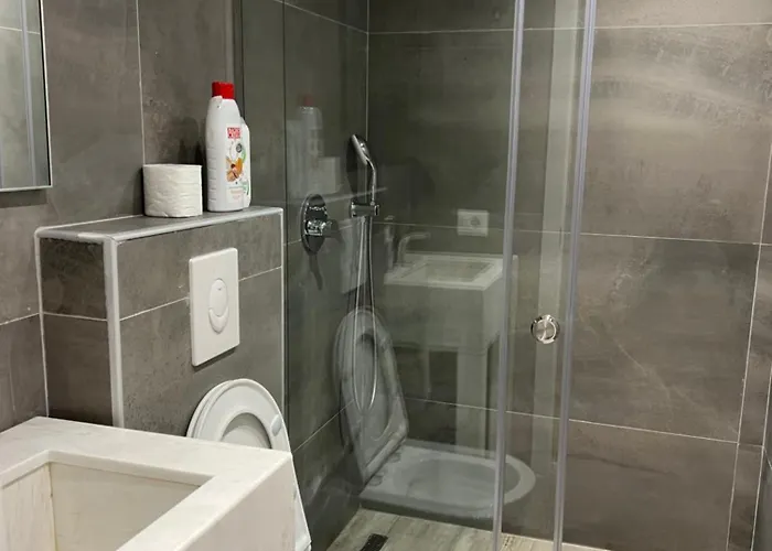 - Myslym Shyri Apartman Tirana